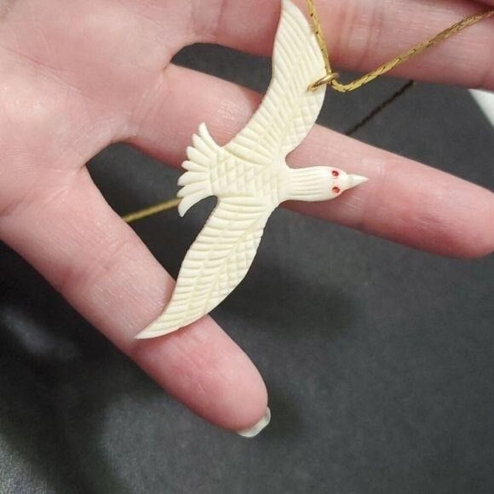 Cream Colored Bird Pendant Necklace 21" Gold Tone